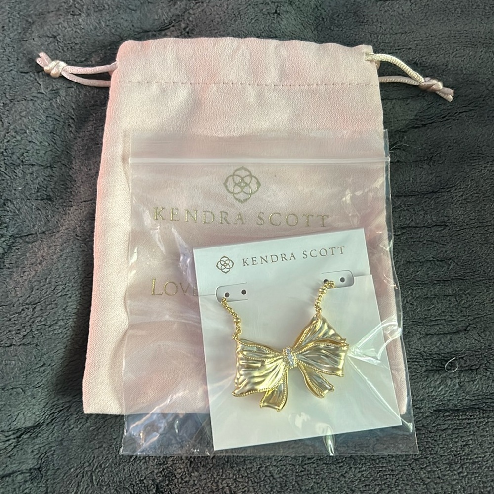 Kendra Scott Love Shack Fancy Bow Necklace exclusive NWT
